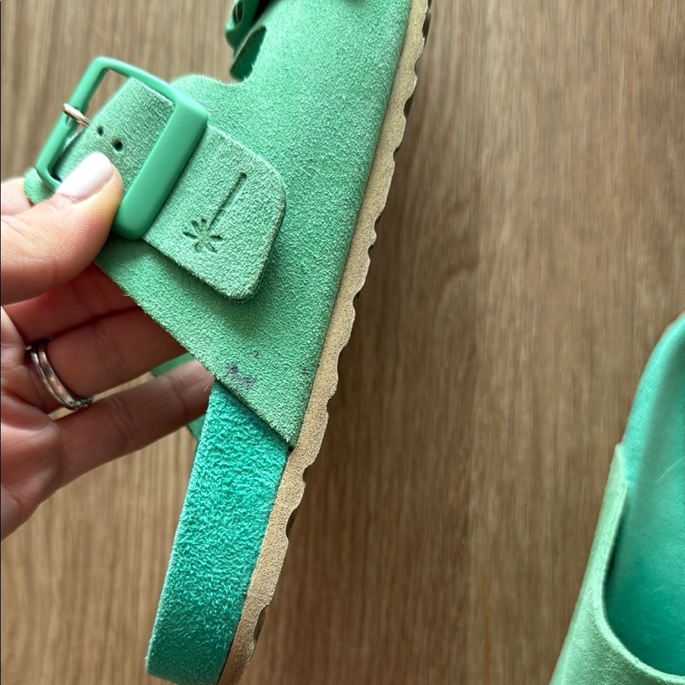 Women's Green Buckle Sandals - Picture 3 of 5